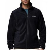 Model draagt een zwarte Columbia fleece met volledige ritssluiting en opstaande kraag.