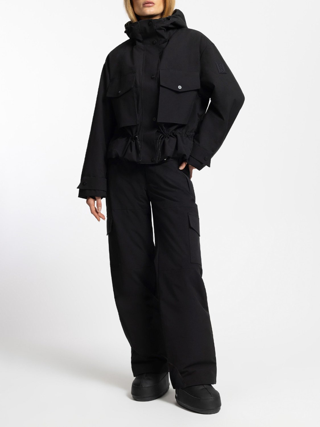 NIKKIE ULSAN Insulated Cargo pants Zwart