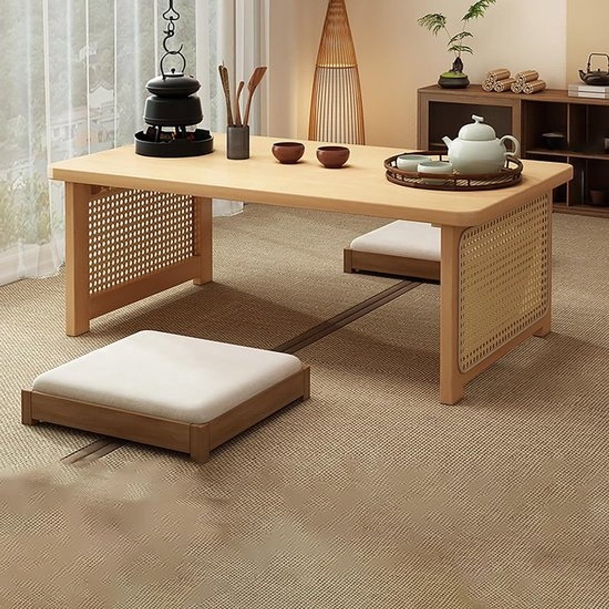 Lage houten salontafel met rotan design voor moderne interieurs