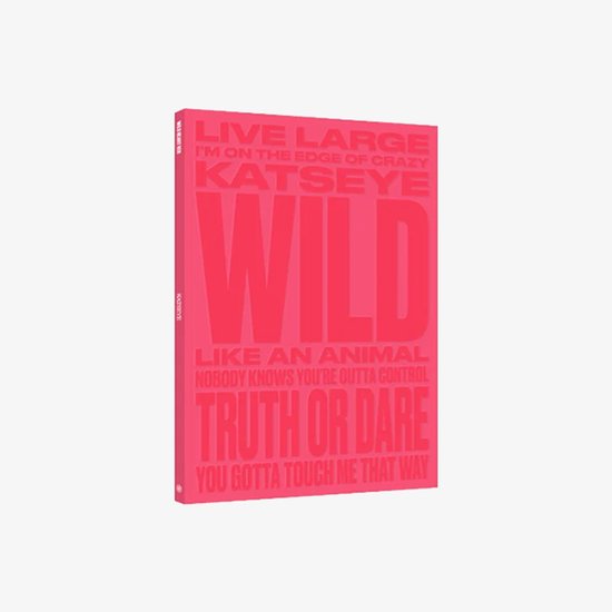 Een roze album met KATSEYE 'Wild' en songteksten in grote witte letters.