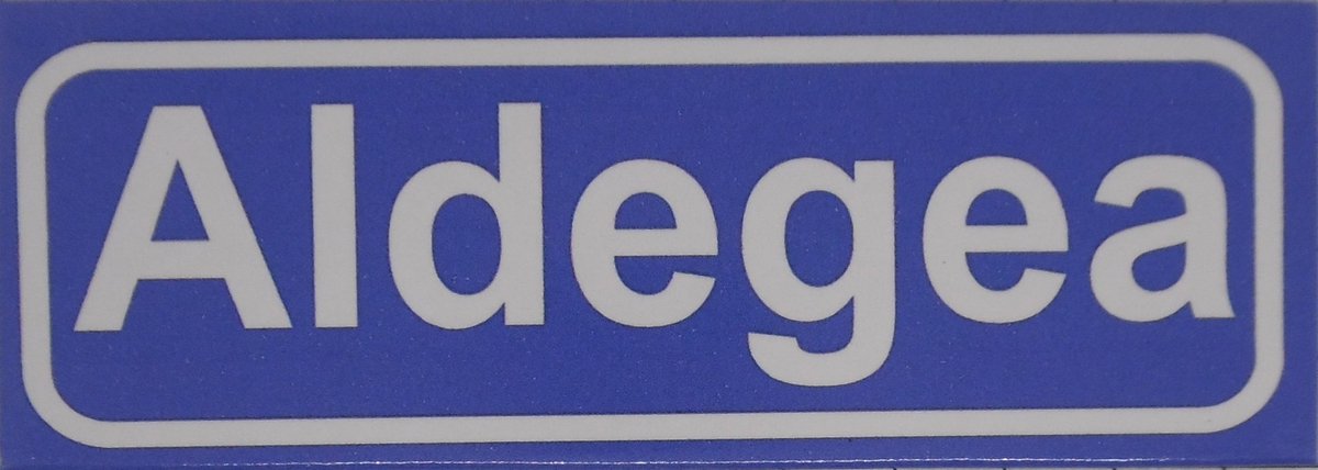 Souv© - koelkast magneet - plaatsnaam bord - kombord - souvenir - koelkastmagneetje - relatiegeschenk Aldegea