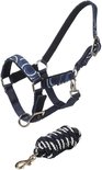 Donkerblauwe halster met een patroon van witte en lichtblauwe cirkels en strepen, met bijpassend touw met clip.