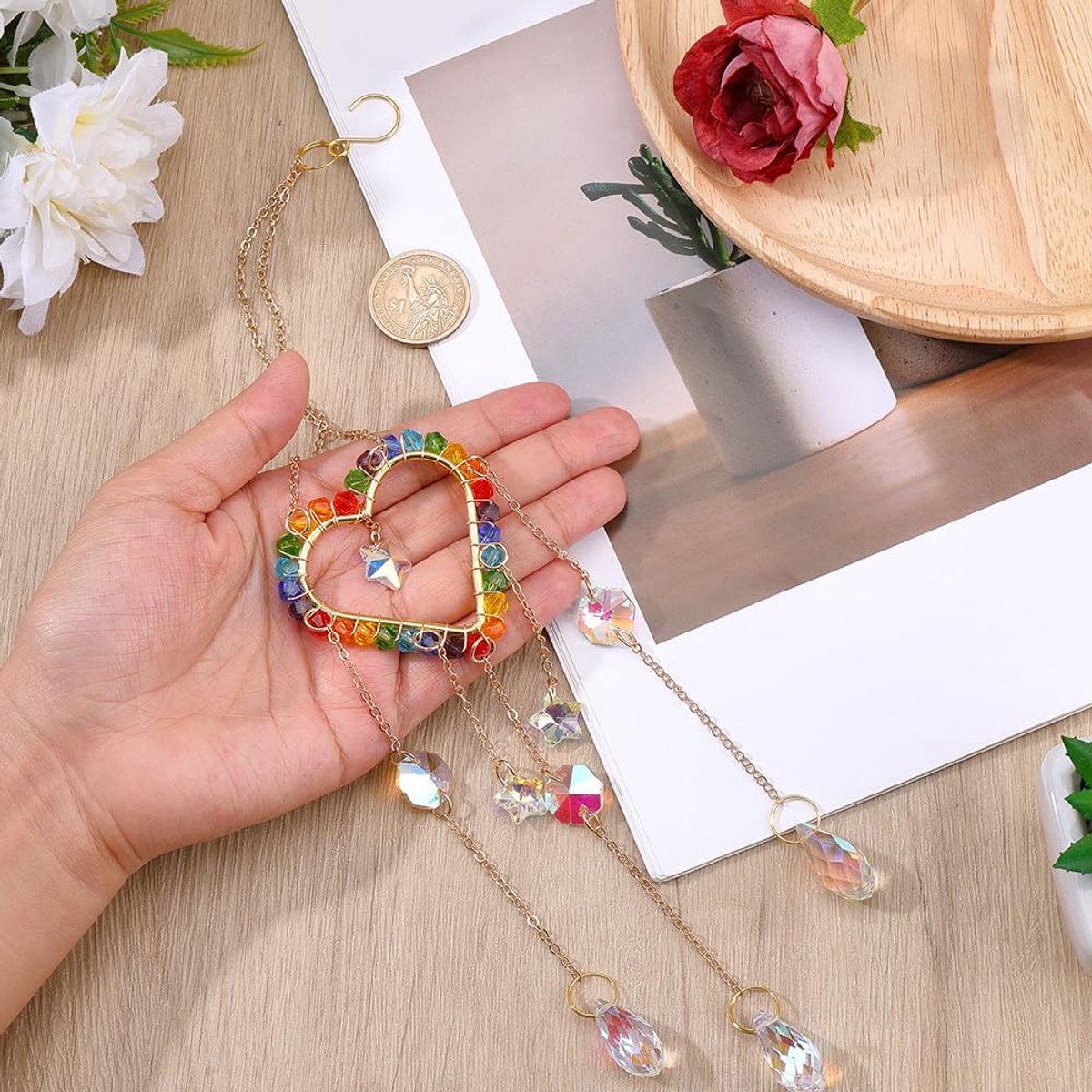 Hangende kristallen geweven net suncatcher met gouden metalen hartvormige regenboog glazen kralen hangers Decoratieve kralen ketting voor ramen, muren, auto's en kerstversiering