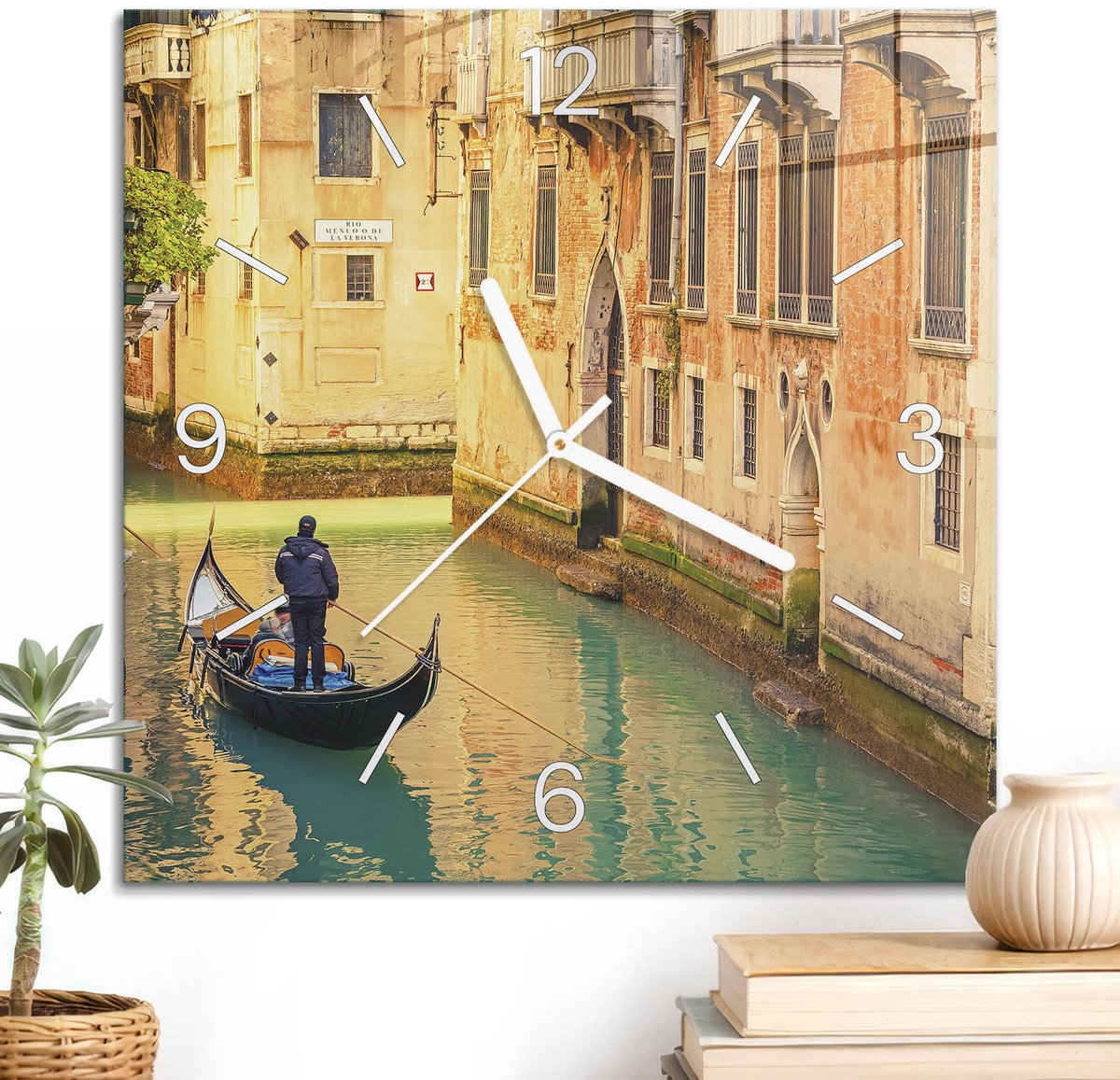 ArtPrintCave Beige Glazen Klok - 30x30 cm - Wandklok Vierkant - Kanaal Van Venetië Unieke Klok - Architectuur Stille Wandklok - Witte Klokwijzers