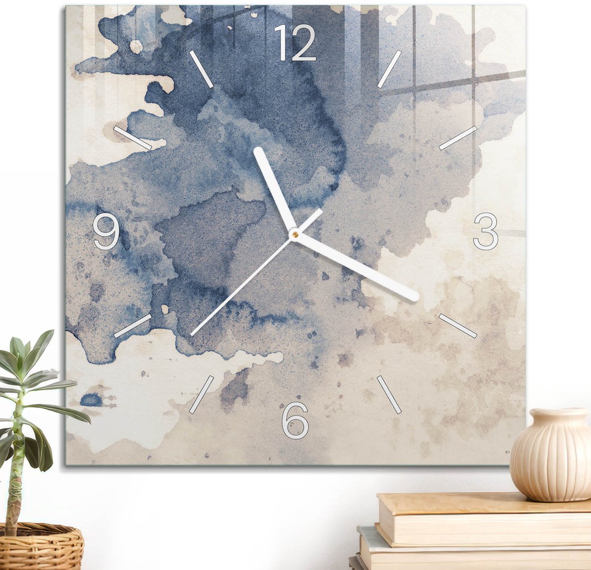 ArtPrintCave Beige Glazen Klok - 30x30 cm - Wandklok Vierkant - Abstracte Aquarel Wandklok Keuken - Kunst Unieke Klok - Witte Klokwijzers