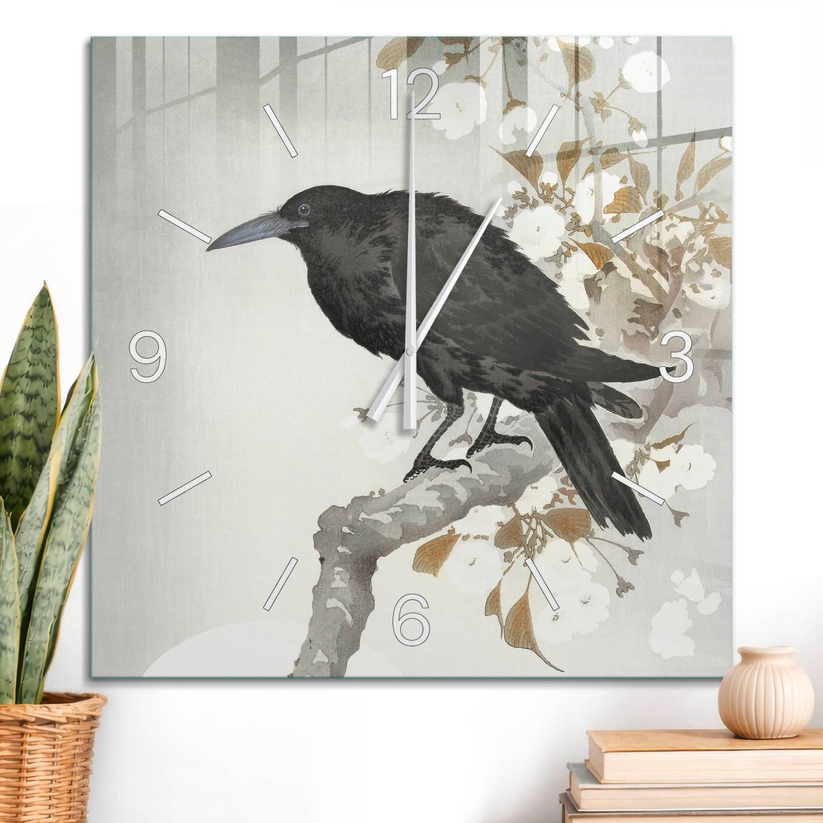 ArtPrintCave Grijs Glazen Klok - 60x60 cm - Wandklok Vierkant - Een Raaf Op Een Tak Unieke Klok - Natuur Stille Wandklok - Witte Klokwijzers