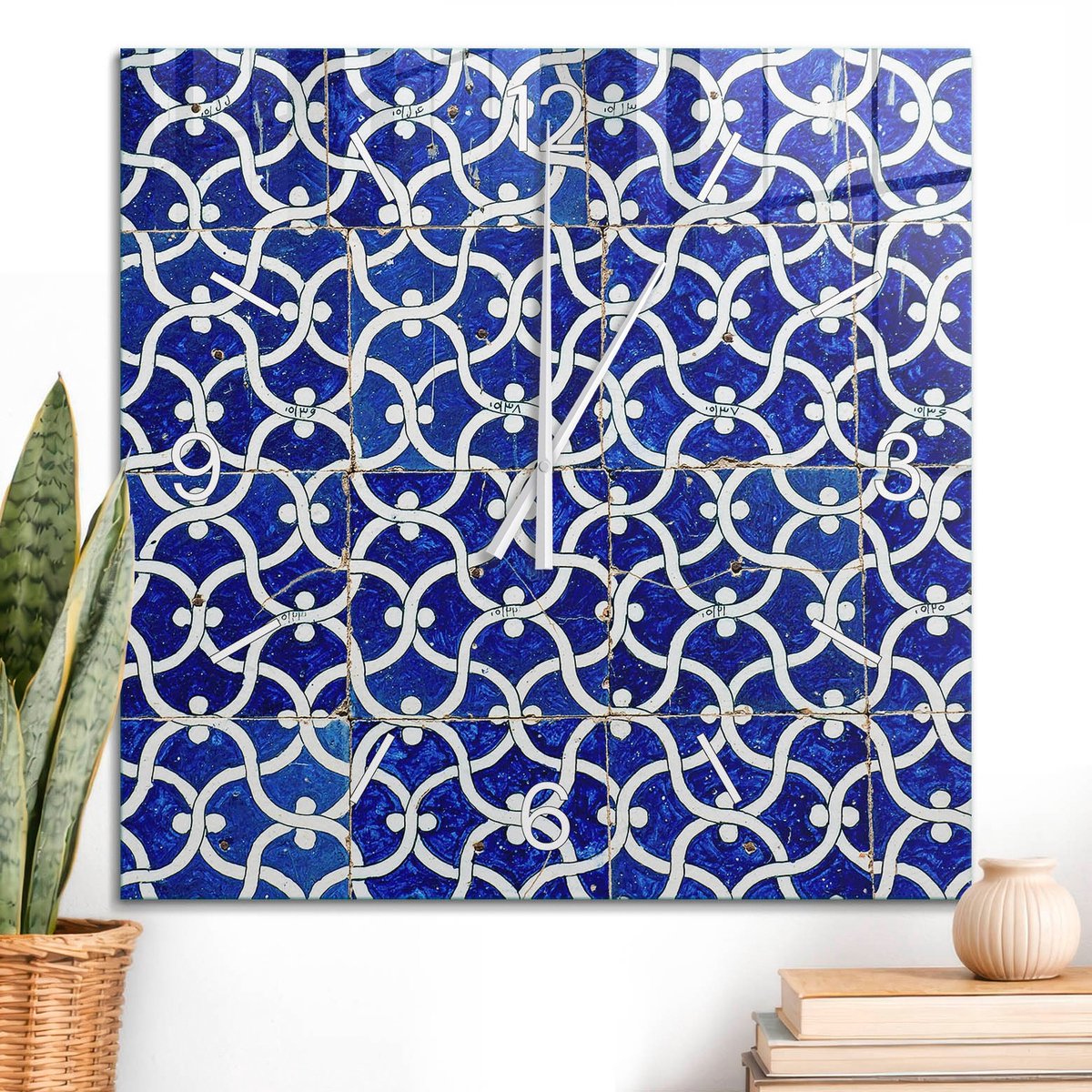 ArtPrintCave Blauw Glazen Klok - 60x60 cm - Wandklok Vierkant - Blauwe Patronen Unieke Klok - Achtergronden En Patronen Stille Wandklok - Witte Klokwijzers