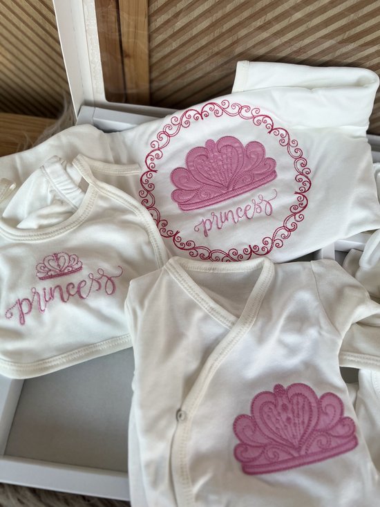 10 delige new born set met deken - luxe geschenkdoos - babyshower - kraam cadeau - new born girl - wit roze - princess- prinsessen motief - 100 % katoen - anti allergisch - natural -0 tem 4 maanden — afbeelding 5