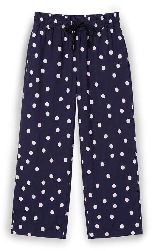 Navy culotte met witte polkadots, staand van voren gezien.