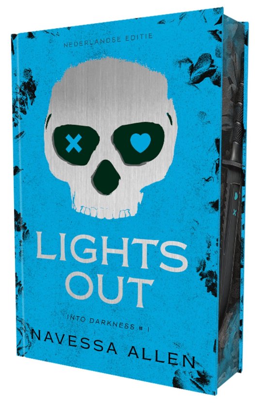 Nederlandse editie 'Lights Out' van Navessa Allen. Een blauw met zwart kaft met een zilveren schedel en de titel in witte letters.