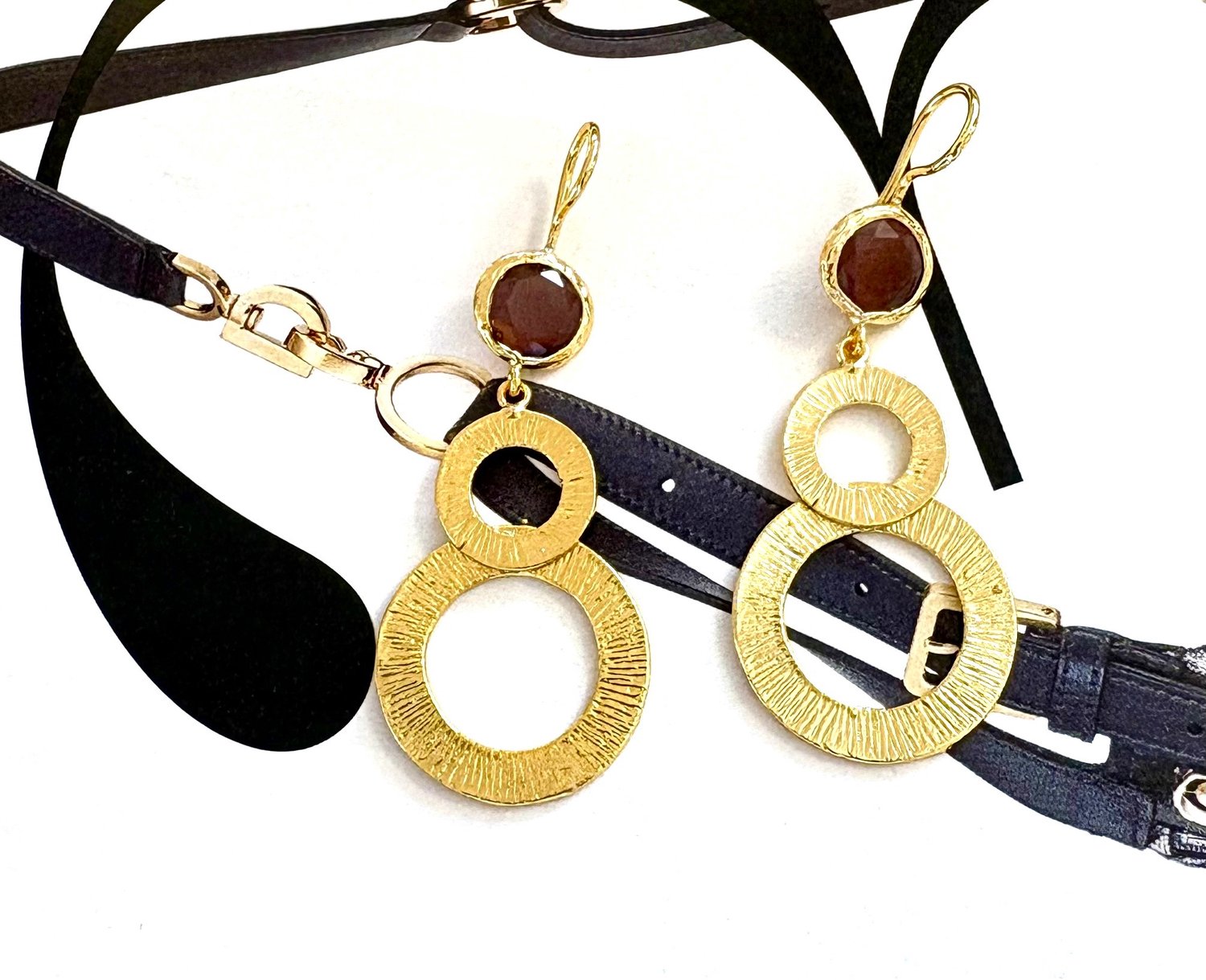 Oorbellen gouden cirkels cateye steen lila