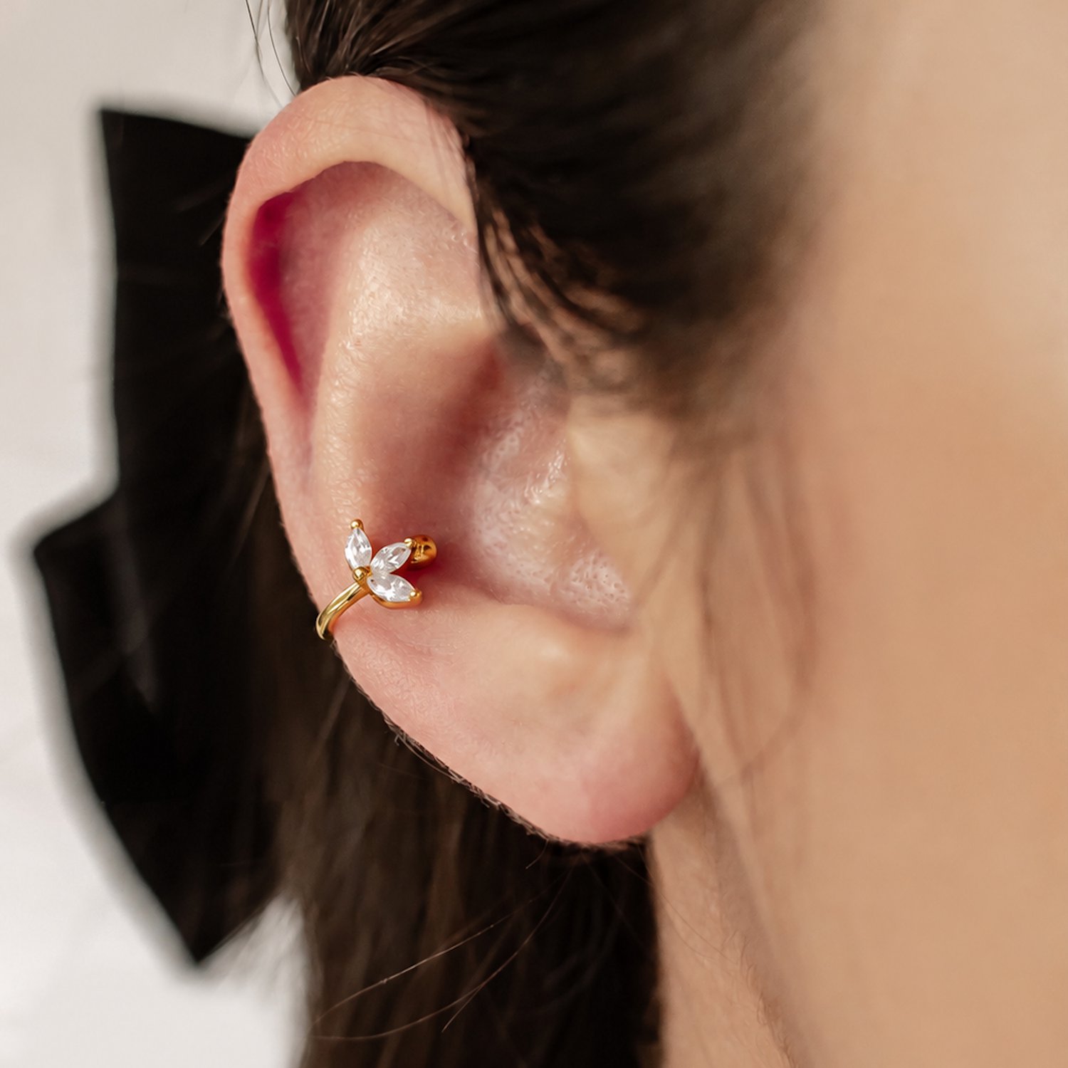 Hey Happiness Bloesem Earcuff - 925 Sterling Zilver 18K Verguld - Zirkonia Ear Cuff - Luxe Bloem Orbellen - Cadeau Voor Vrouw - Goud