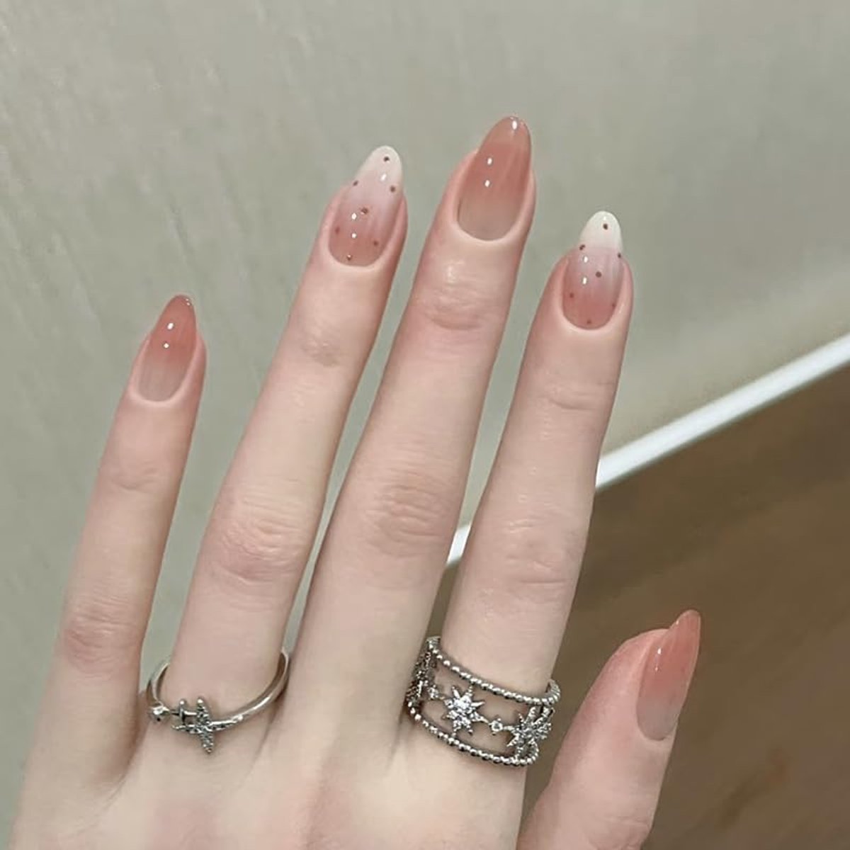 30 stuks druk-op nagels kort, amandelvorm roodbruine stippen gradiënt kattenoog magnetisch design glitter korte kunstnagels, ombre fototherapie zoete INS kunstmatige kunstnagels