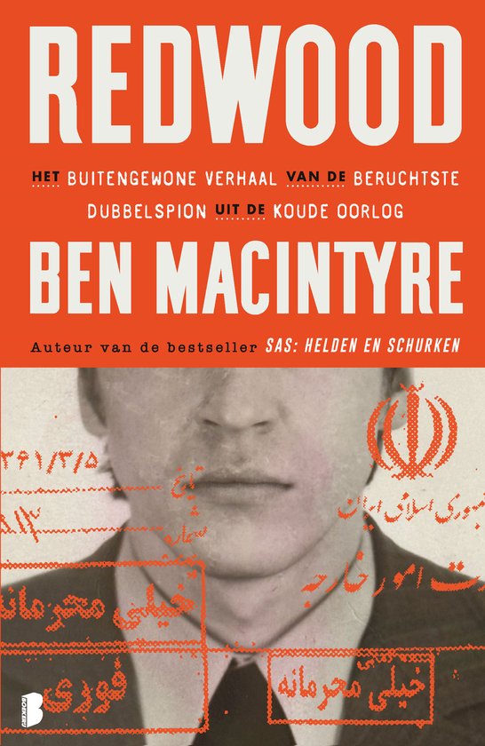 Boekcover 'Redwood' met rode titel en naam auteur. Close-up van een man met Iraanse documenten.