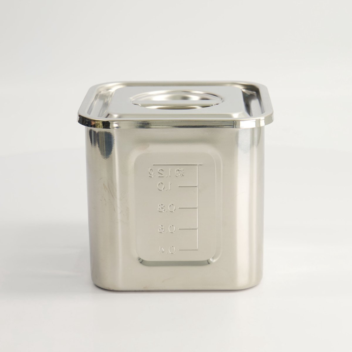 Tokyo Design Studio – RVS Sauscontainer – 1,6 L – 12 x 12 x 12 cm – Met Maatverdeling