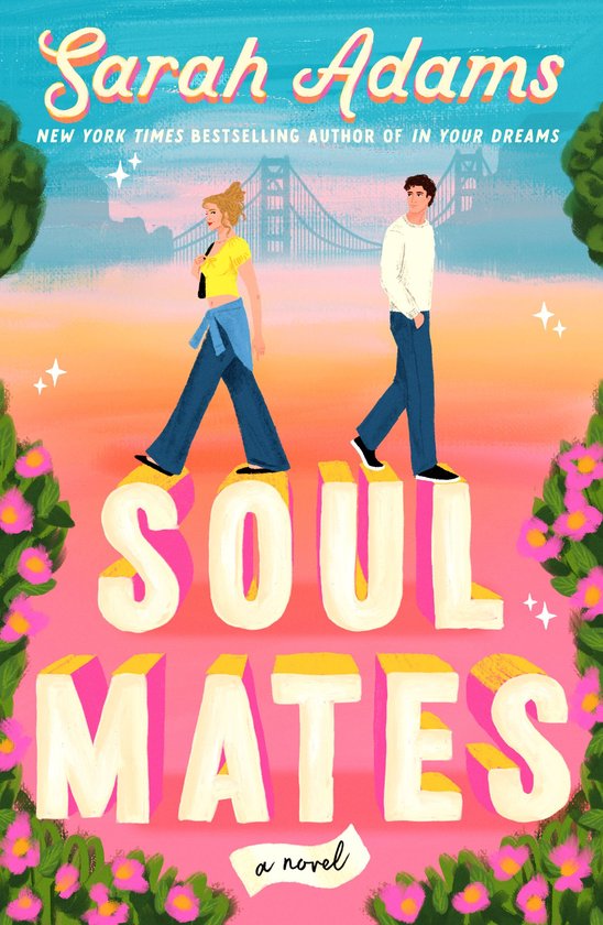 Boekomslag Soul Mates van Sarah Adams met een illustratie van een stel dat over grote 3D-letters loopt bij zonsondergang.