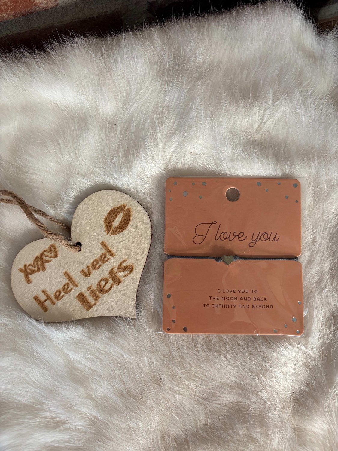 Creaties van hier – Hart Armband - Zilver – 8x9 – verstelbaar - I Love You - met houten hartje