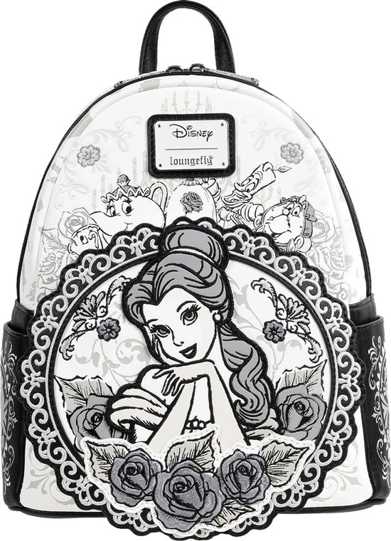 Vooraanzicht van een witte rugzak met een zwart-wit illustratie van Belle omringd door rozen en een Disney Loungefly-label.