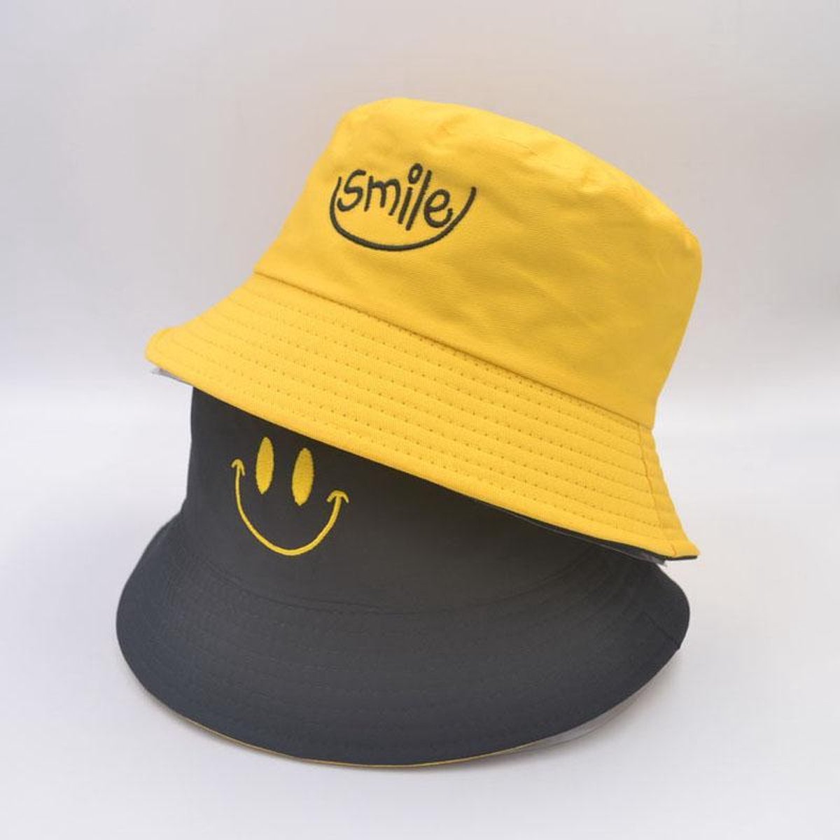 Reversible bucket hat - vissershoedje - zonnehoed - smiley - geel/zwart -  omkeerbaar | bol
