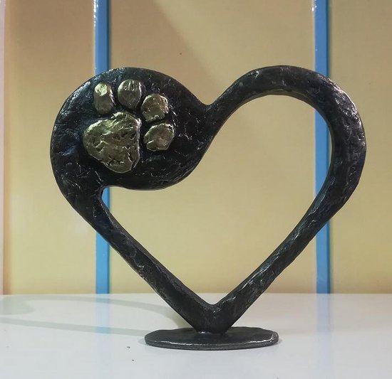 Sculpture coeur avec jambe brunie