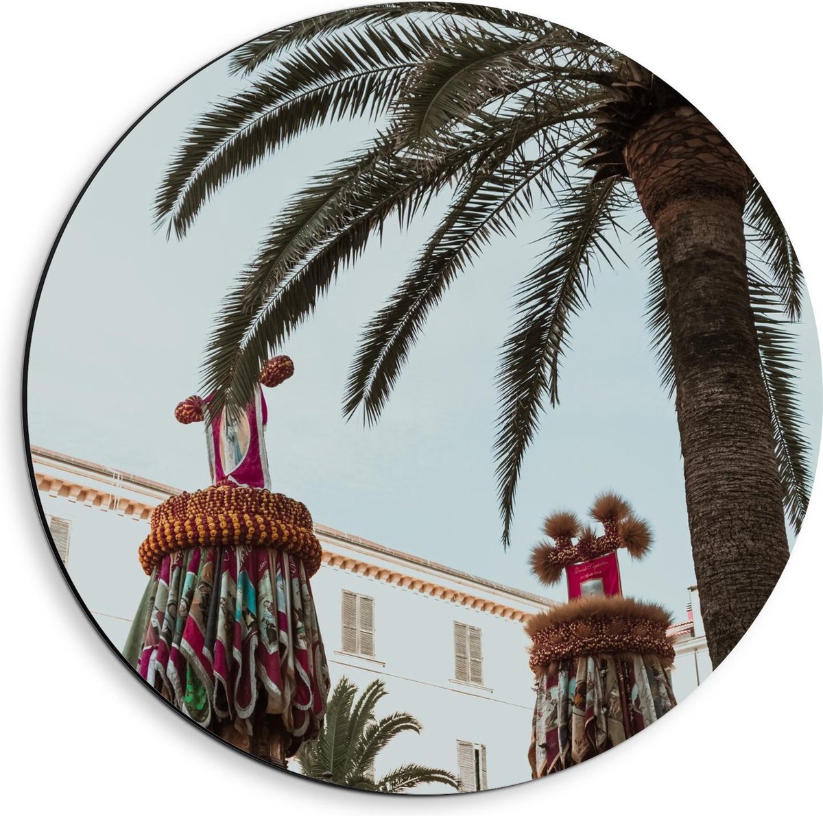 Dibond Wandcirkel - Palmboom met Versierde Palen - 40x40cm Foto op Aluminium Wandcirkel (m