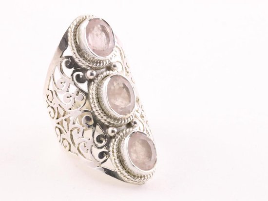 Langwerpige opengewerkte zilveren ring met rozenkwarts