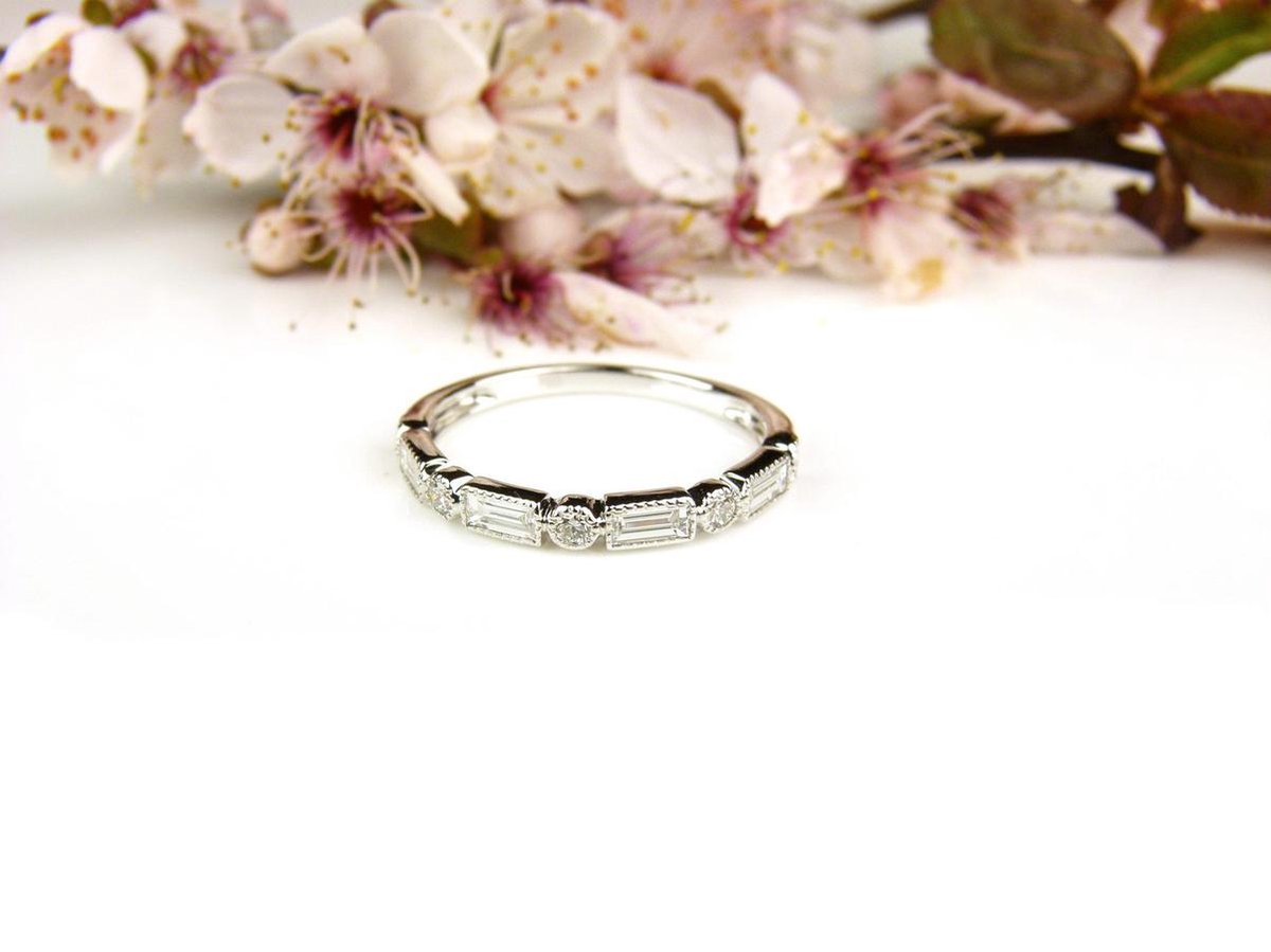 Ring in wit goud gezet met diamant