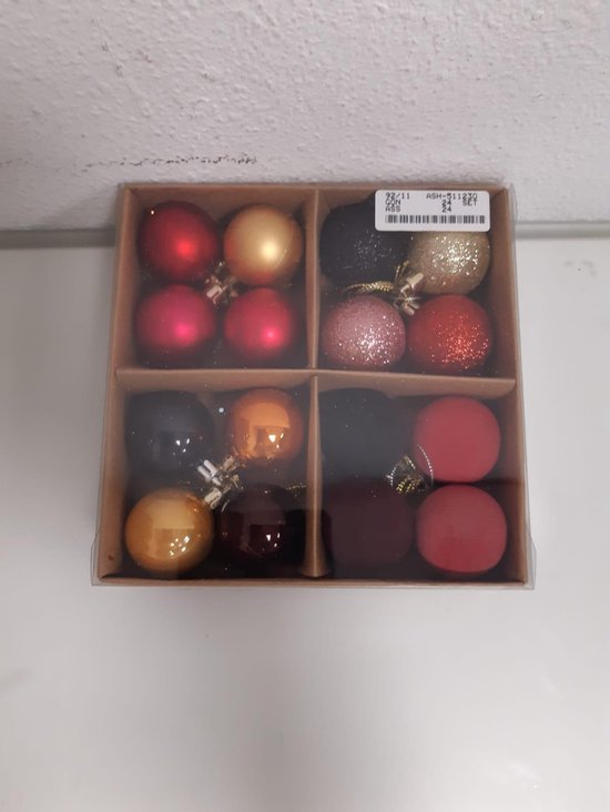 Doos met kerstballen