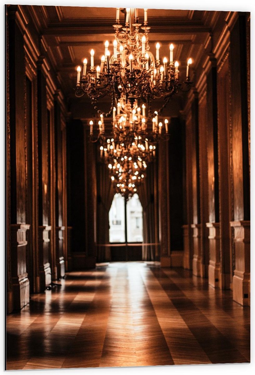 Dibond - Gang in Paleis met Kroonluchter - 60x90cm Foto op Aluminium (Met Ophangsysteem)