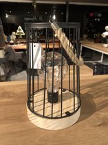 LED LAMP - Houten Voet - Zwart Metaal - Decoratieve tafel lamp zwart ijzerdraad model op batterijen met ledlamp inclusief.