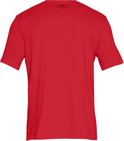Rood T-shirt met korte mouwen en een zwarte Under Armour logo op de achterkant van de nek.