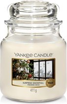 Yankee Candle - Surprise Snowfall Candle ( sněhové překvapení ) - Vonná svíčka