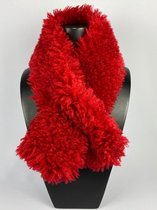 Fluffy sjaal met een opening aan één kant om de sjaal eenvoudig om de hals te knopen.