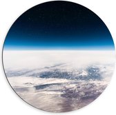 Dibond Wandcirkel - Satelliet Foto Boven Wolken en Sterren - 60x60cm Foto op Aluminium Wandcirkel (met ophangsysteem)