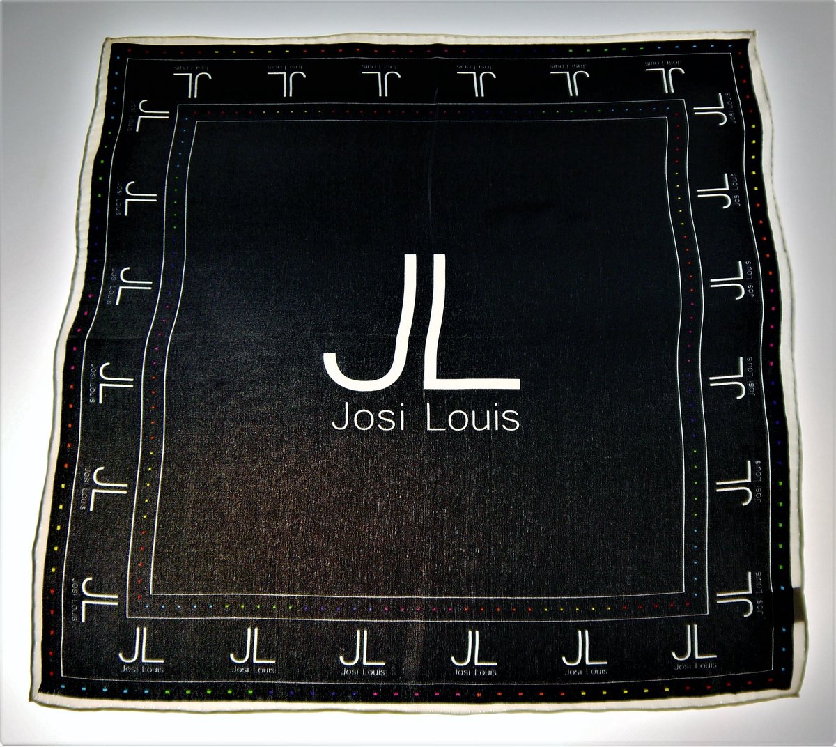 Josi Louis Zijden sjaal - logo - Zwart - 30 x 30 cm