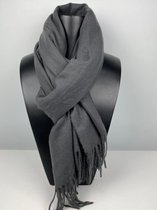 Uni sjaal van dik zacht materiaal met franje