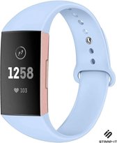Siliconen Smartwatch bandje - Geschikt voor  Fitbit Charge 4 sportband - lichtblauw - Maat: S - Strap-it Horlogeband / Polsband / Armband