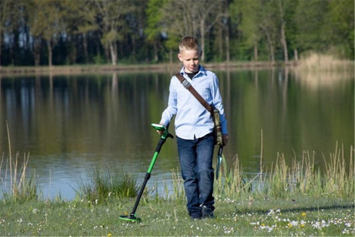 Nokta Metal Detector for Children, Midi Hoard Kids Metal Detector with LCD Display, Waterproof, Precise Button, Lightweight and Easy to Use, Ideal for Children 8-12 Years