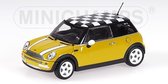 The 1:43 Diecast Modelcar of the Mini One with Chequered Flag Roof of 2001. This scalemodel is limited by 1008pcs.The manufacturer is Minichamps.This model is only online available