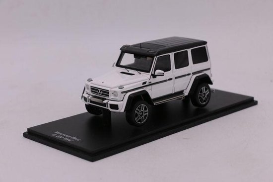 De 1:43 Diecast Modelcar van de Mercedes-Benz G 500 4*4 in White