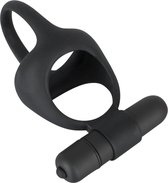 Black Velvets – Penis Ring met Scrotum Spreider en Mini Vibrator voor Clitoris Stimulatie tijdens Liefdesspel – Zwart