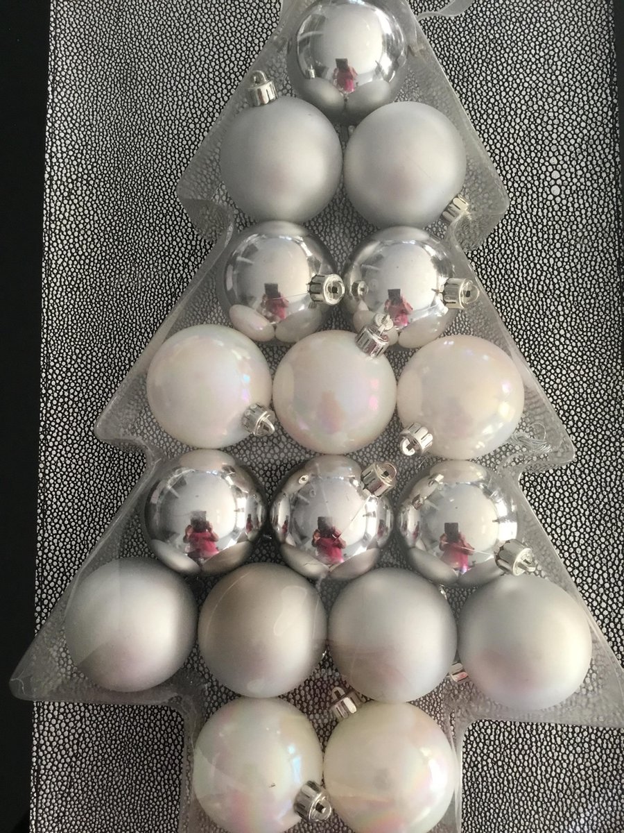 17 Stuks Kerstballen wit/zilver 5cm onbreekbaar