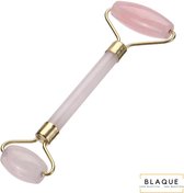 Blaque Rose Quartz Roller - Jaderoller van Rozenkwarts - inclusief gouden opbergzakje - Jade roller - massage roller voor gezicht - anti-rimpel en tegen wallen
