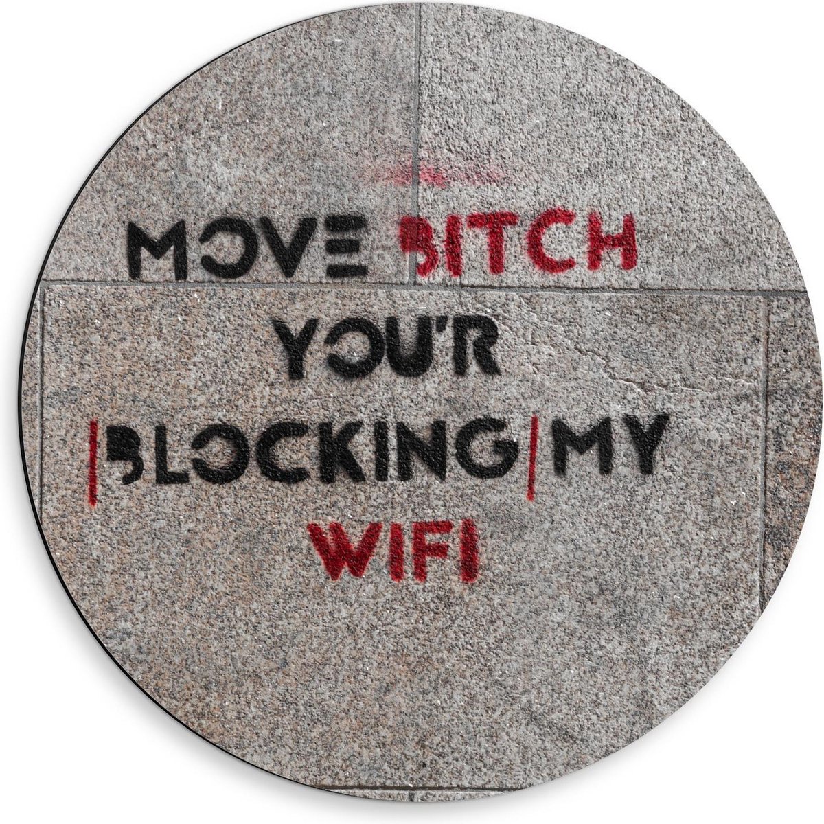 Dibond Wandcirkel - Stoeptekst: ''Move Bitch, You''r Blocking My Wifi'' - 50x50cm Foto op Aluminium Wandcirkel (met ophangsysteem)