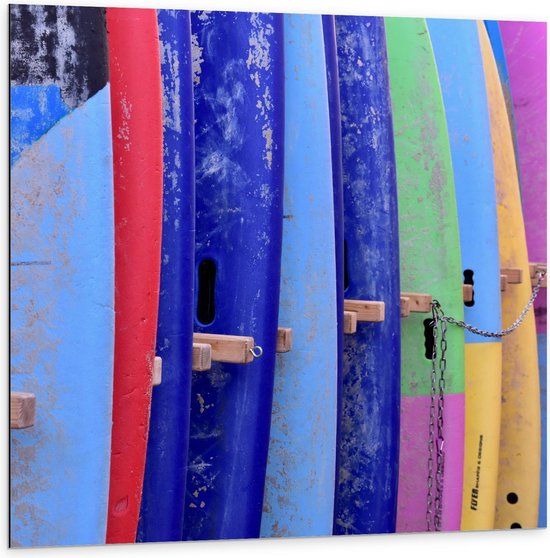 Dibond - Verschillende Kleuren Surfborden - 100x100cm Foto op Aluminium (Wanddecoratie van metaal)