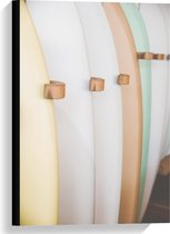 Canvas  - Rij Pastelkleurige Surfborden - 40x60cm Foto op Canvas Schilderij (Wanddecoratie op Canvas)