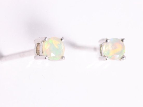 Clous d'oreilles en argent fin avec opale éthiopienne - ø 3 mm