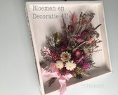 Droogbloemen  schilderij  in vierkante houten tray 30x30x3 cm | Gedecoreerd met een bloemstuk van gedroogde bloemen / droogbloemen boeket | A tray Eden with bouquet from dried flow