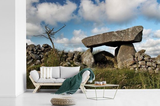 Mur de vinyle , Papier peint photo - Un Hunebed en Irlande largeur 600 cm x hauteur 400 cm - impression photo sur fond d' écran (disponible en 7 tailles)