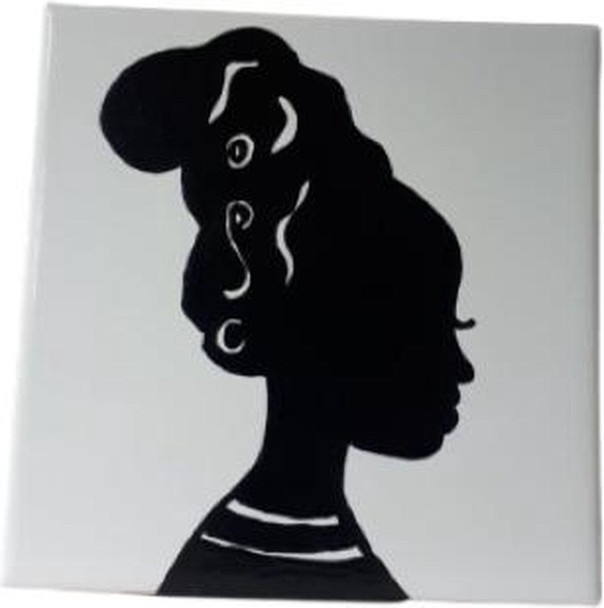 Jacqui's Arts & Designs - African design - Afrikaanse dame - kunsttegeltje - Handbeschilderd tegel - keramische tegel - zwart/ wit - silhouet - Afro kapsel - hoog kapsel - Afrikaanse vrouw